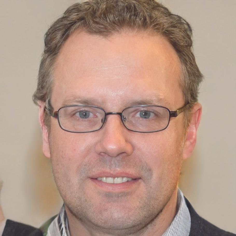 Alejandro Montemayor, Director de Programas Educativos de lunaveriqo